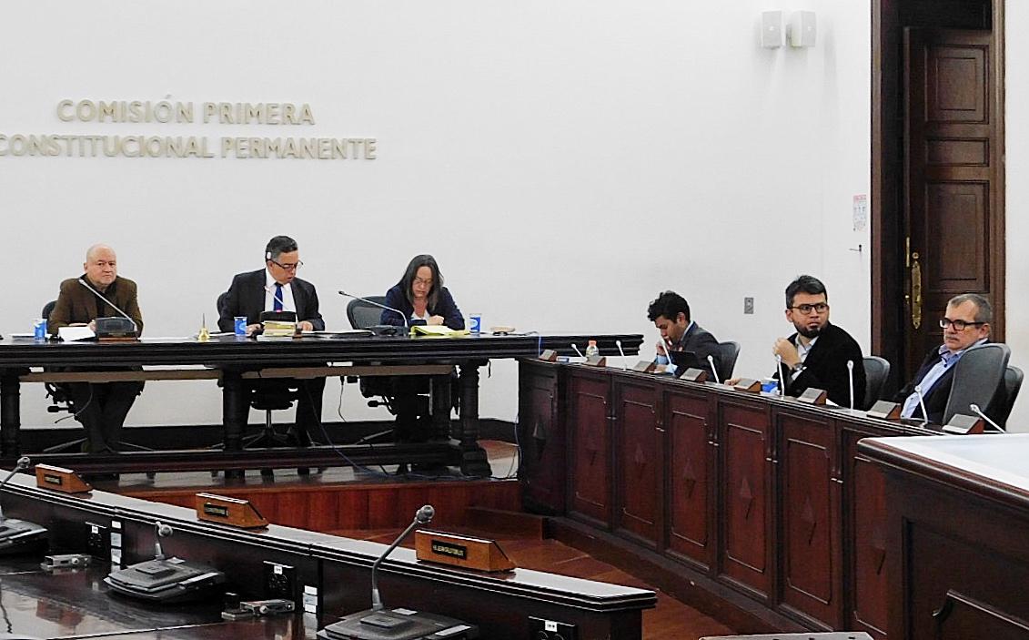 Audiencia pública en la Comisión Primera, organizada por el senador de las FARC Julián Gallo, y en la que participó el presidente de ese partido, Rodrigo Londoño.