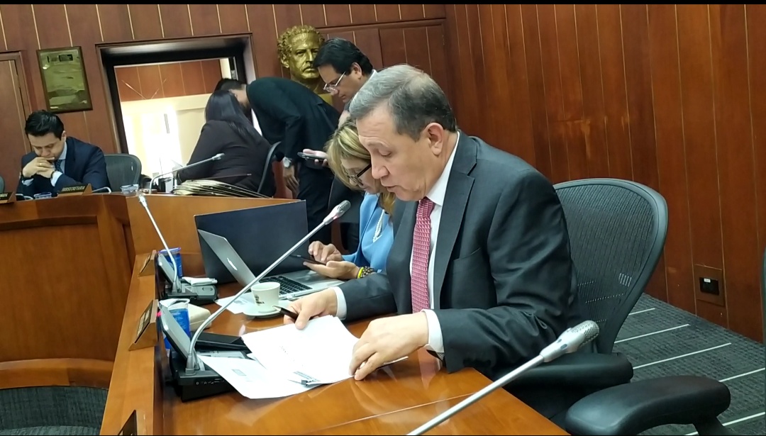 Senador Ernesto Macías, en la Comisión Segunda.