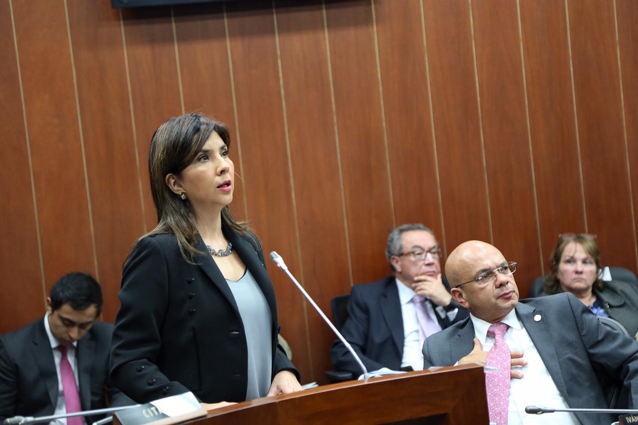 Ministra de Educación, María Victoria Angulo, al intervenir ante la Comisión Sexta.